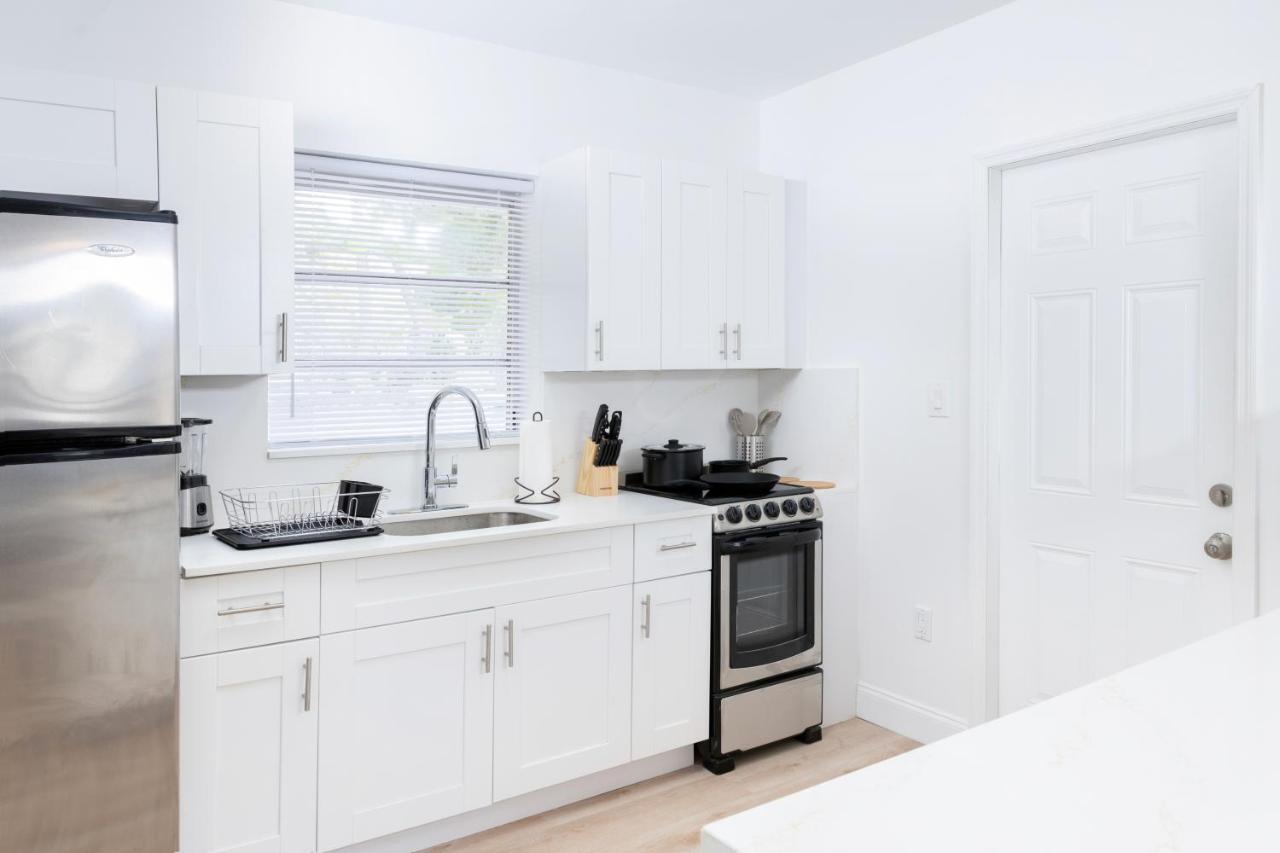 Beautiful Casita With King Bed And Private Patio Close To Calle 8, Mia Airport, Coral Gables Маями Екстериор снимка