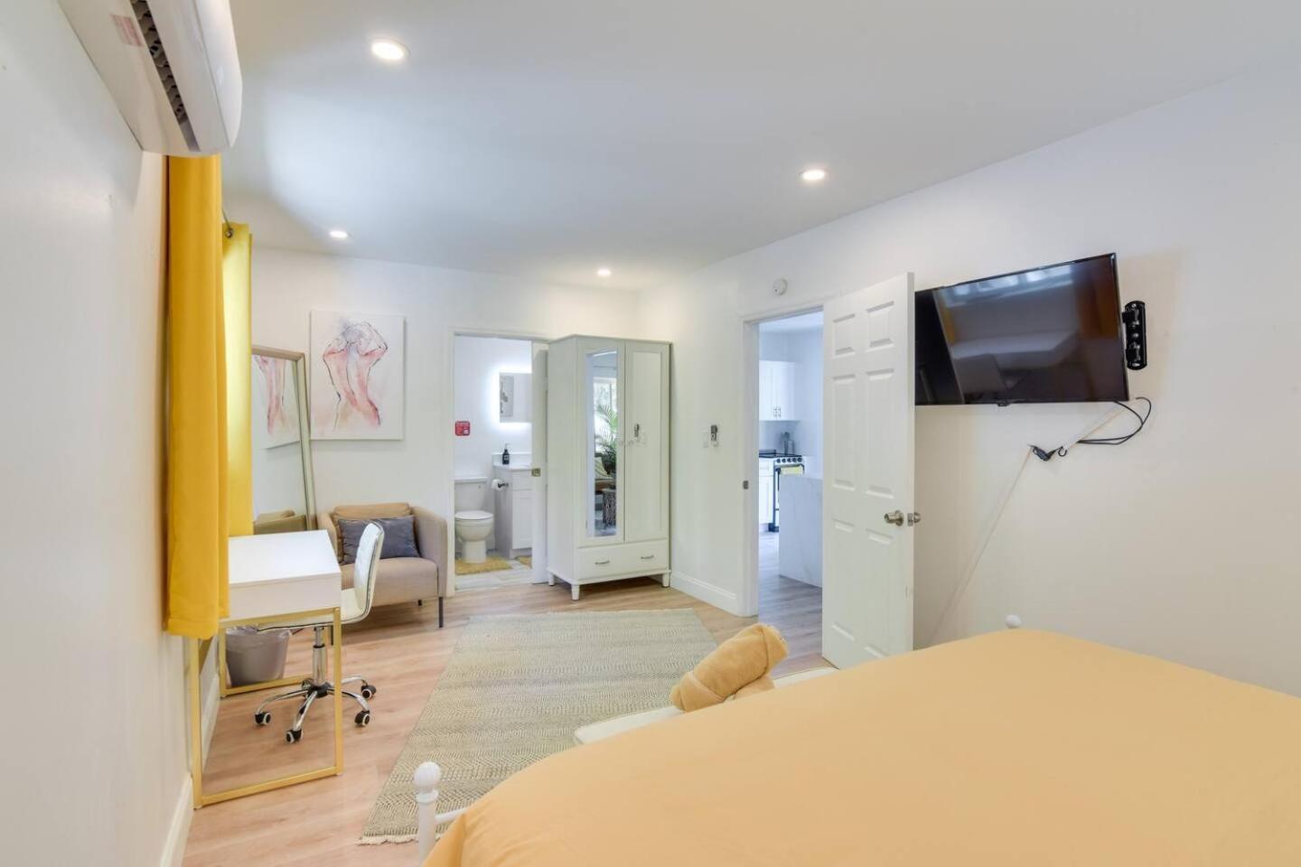 Beautiful Casita With King Bed And Private Patio Close To Calle 8, Mia Airport, Coral Gables Маями Екстериор снимка